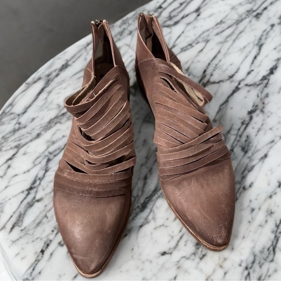 Free People “Lost Valley” Leather Ankle Boot Distressed Straps in Grayish Tan 40 - Picture 6 of 16